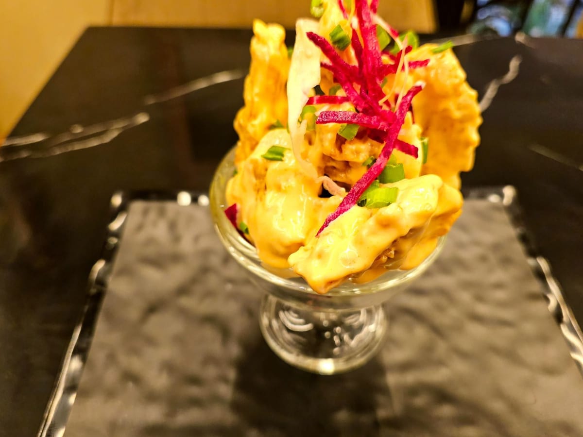 روبيان دايناميت — روبيان مغموس في صلصة الدايناميت، حار ولذيذ، انفجار طعم في كل قضمة | Cock "N" Bull, Sharjah