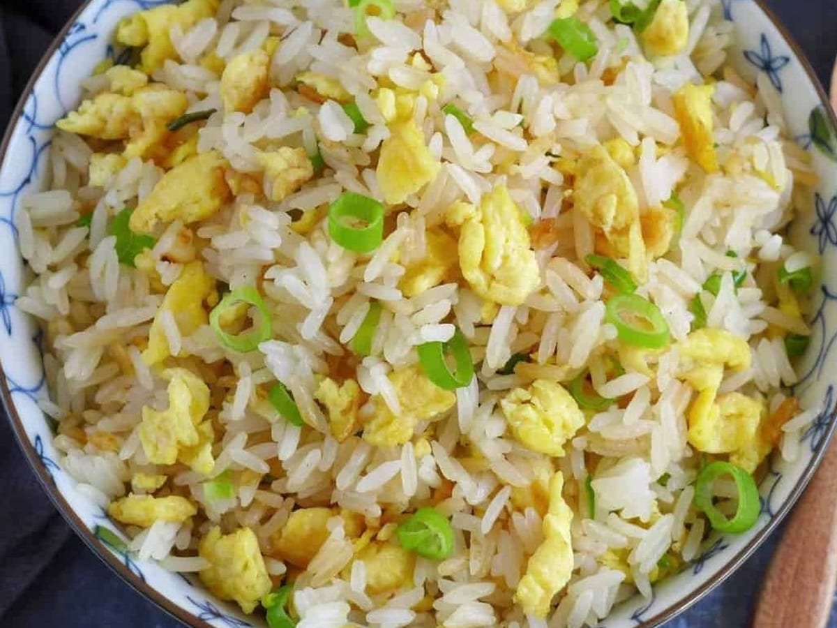 أرز مقلي بالبيض — أرز كلاسيكي مقلي بالمقلاة مع بيض وبصل أخضر وصلصة الصويا | Cock "N" Bull, Sharjah